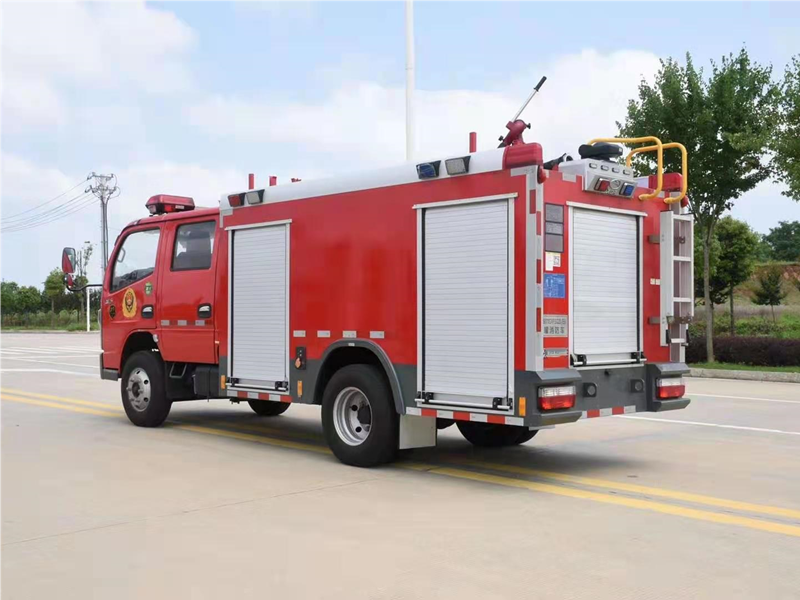 大型消防车双擎巨无霸——新世代8×8双策动机沉型机场消防车